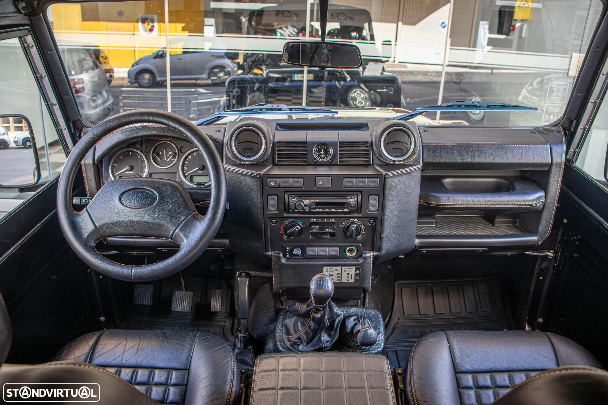 Land Rover Defender 90 SW 2.4 CRD S - 10