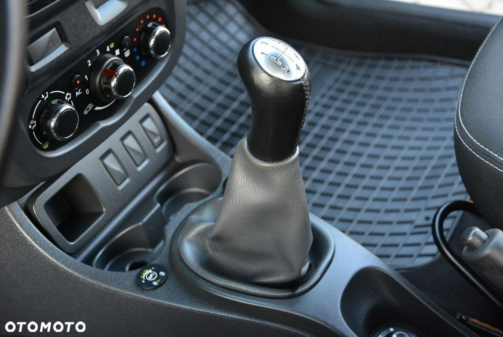 Dacia Duster 1.6 16V 105 4x2 Laureate - 31