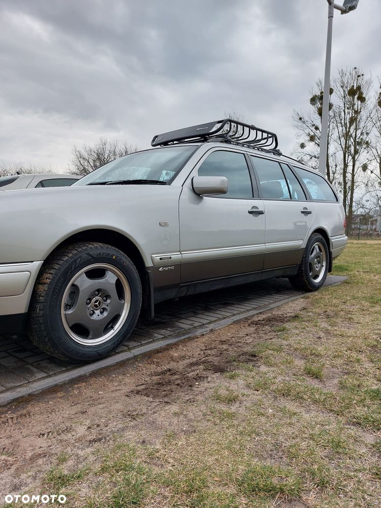 Mercedes-Benz Klasa E 320 T 4 Matic Avantgarde - 13