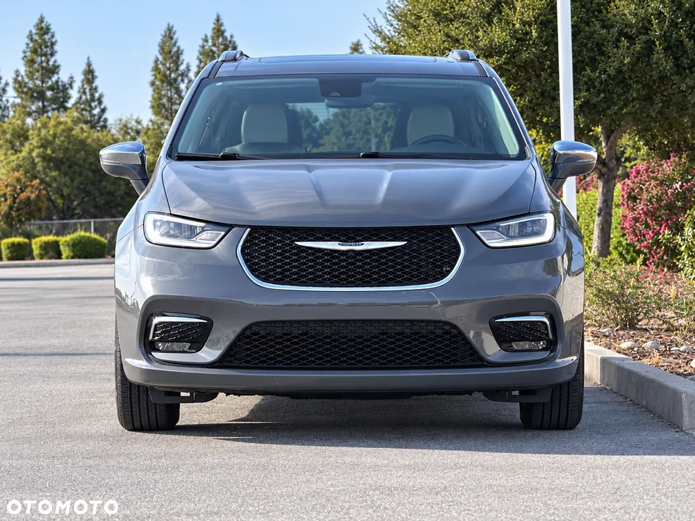 Chrysler Pacifica - 8