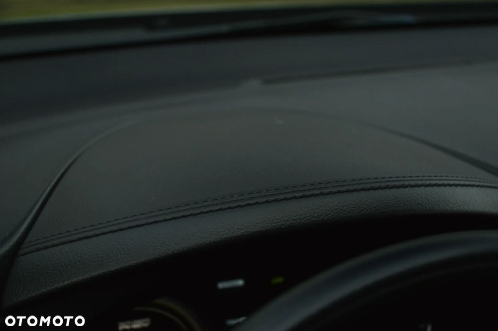 Mitsubishi Outlander 2.0 4WD Top - 23