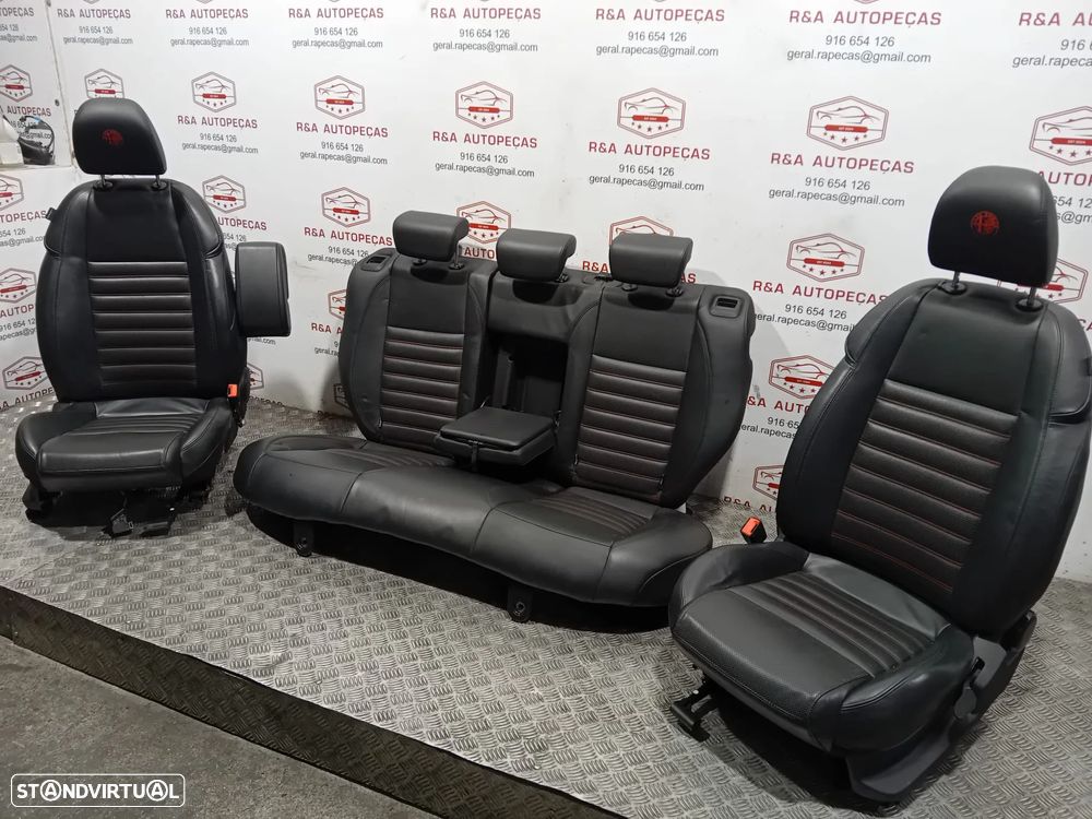 Conjunto de Bancos Alfa Romeo Giulietta em Pele com Costura Vermelha Original - 3