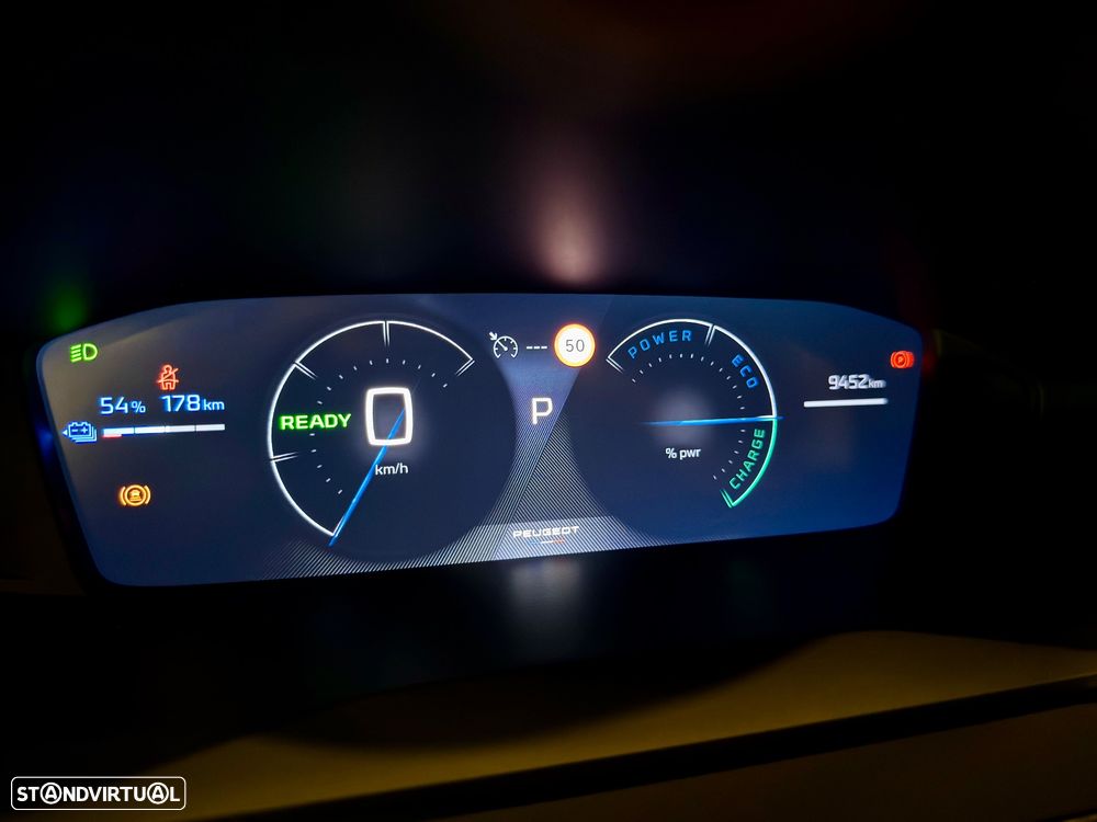 Peugeot e-2008 Allure - 24