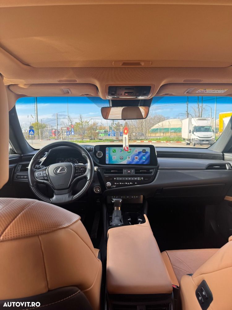 Lexus Seria ES 300h 2.5 TNGA HV 25H- 4X2 CVT Luxury - 7