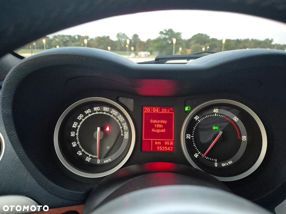 Alfa Romeo Spider 2.4JTDM - 9