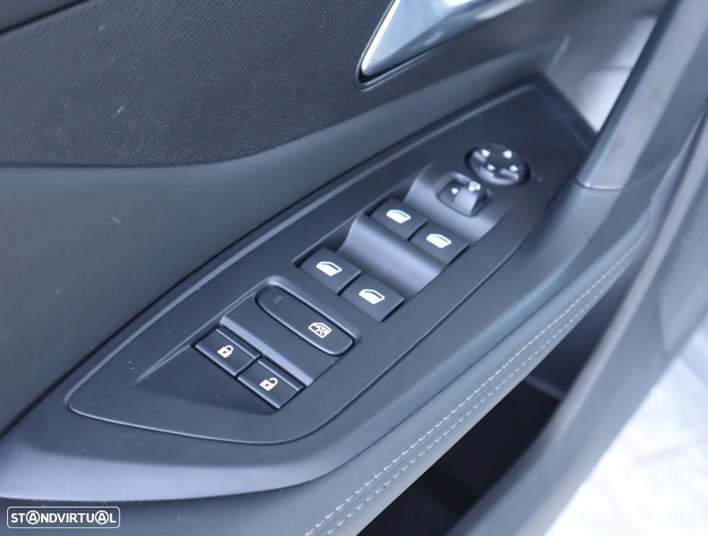 Peugeot e-308 156 Allure - 32