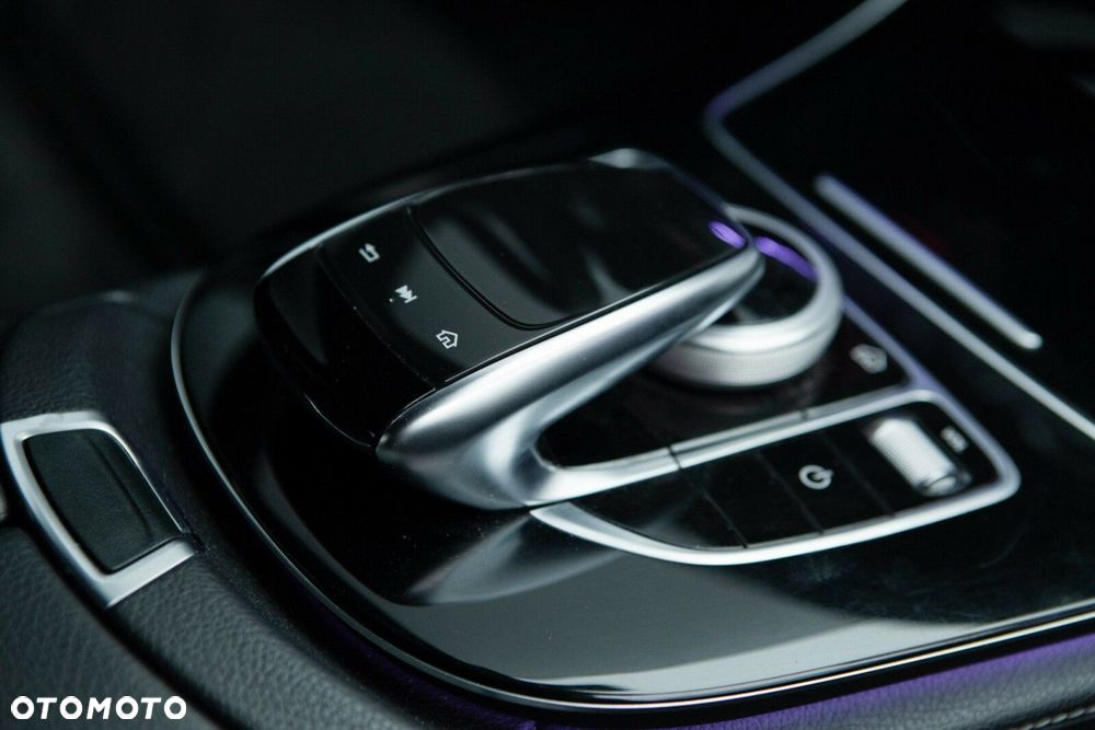 Mercedes-Benz Klasa E 220 d 9G-TRONIC - 30