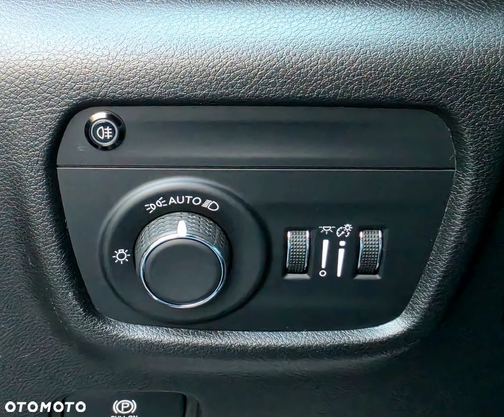 Jeep Grand Cherokee - 26