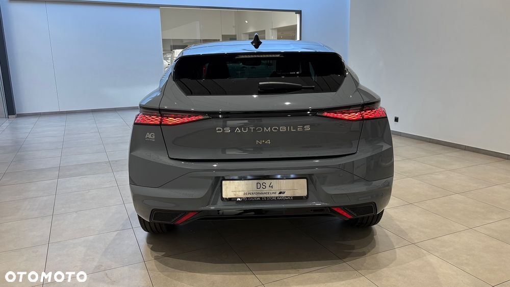 DS Automobiles N°4 1.2 mHEV Performance Line eDCS6 - 12