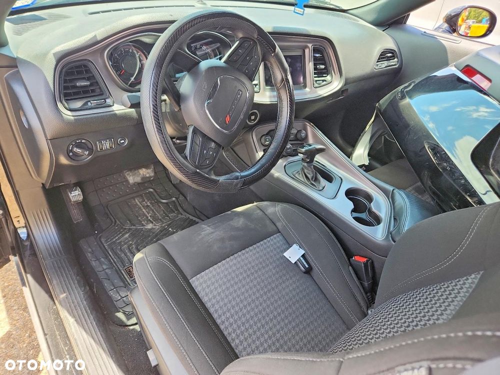 Dodge Challenger - 9