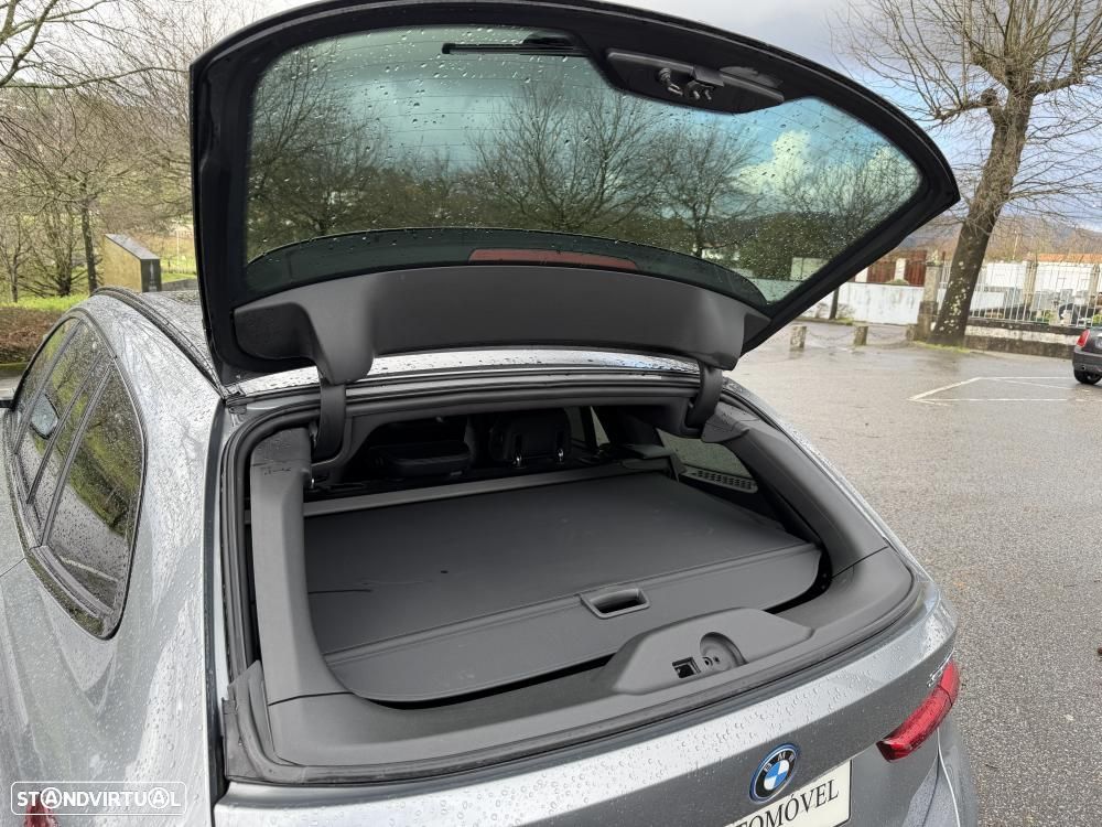 BMW 330 e Pack 50 anos M Auto - 32