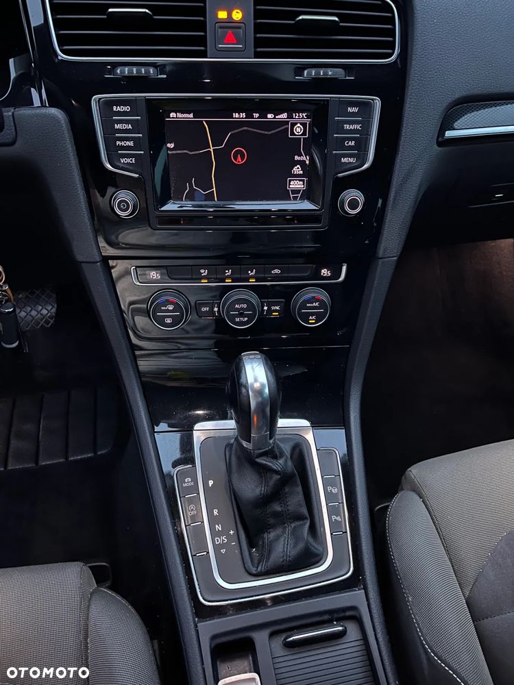 Volkswagen Golf 2.0 TDI BlueMotion Technology DSG Highline - 16