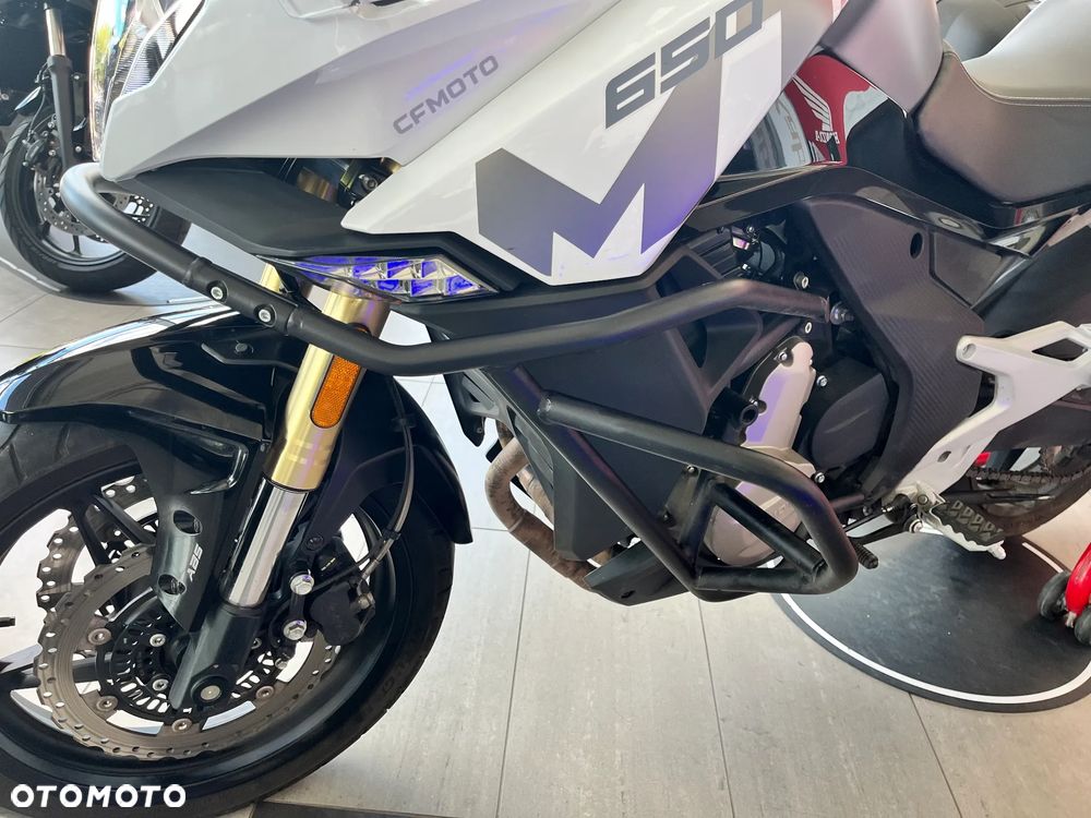 CFMoto 650 MT - 11