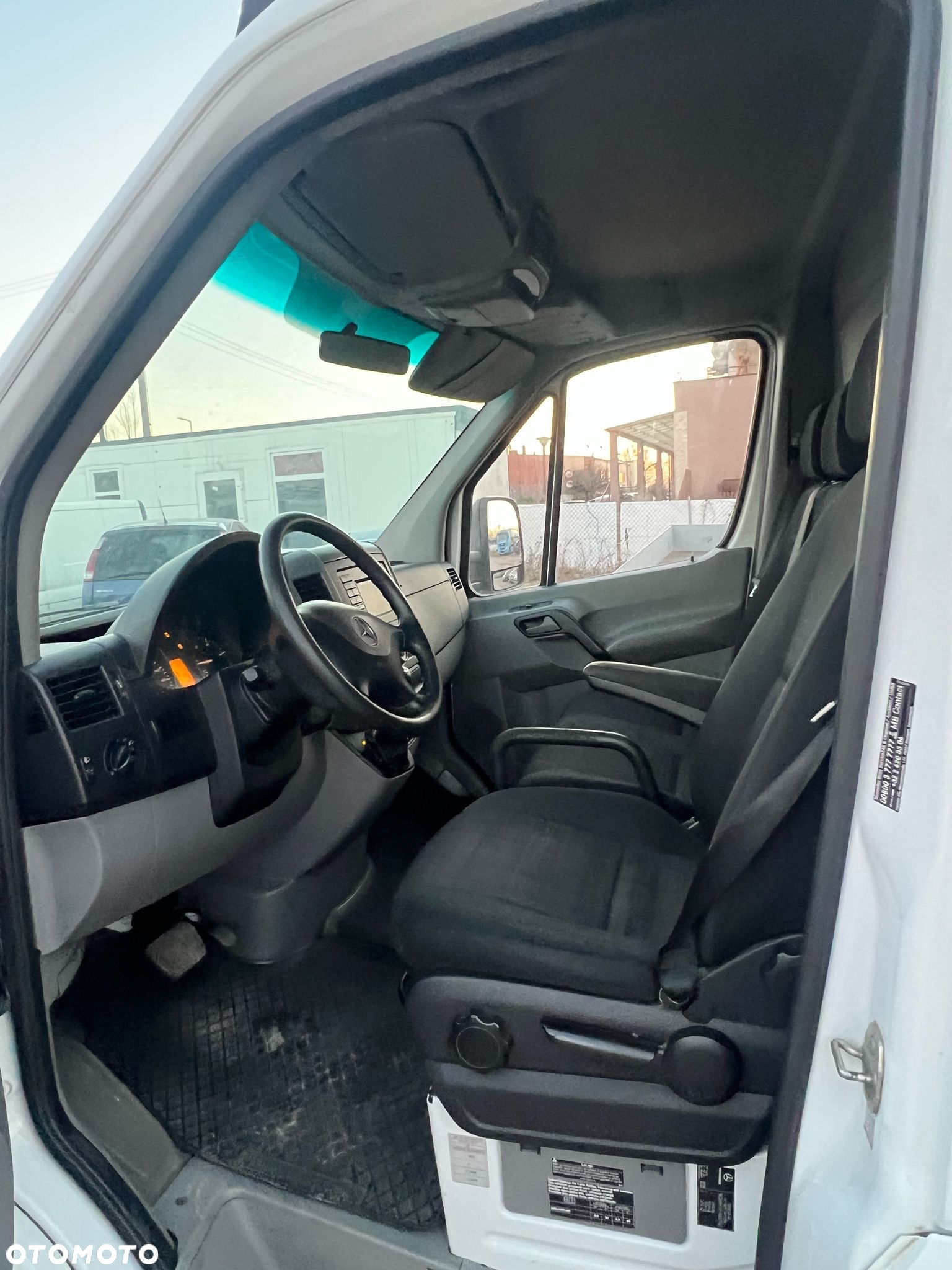Mercedes-Benz Sprinter - 15