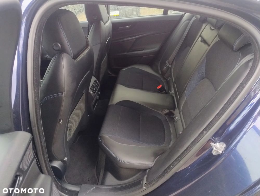 Jaguar XE 2.0 D R-Sport - 19