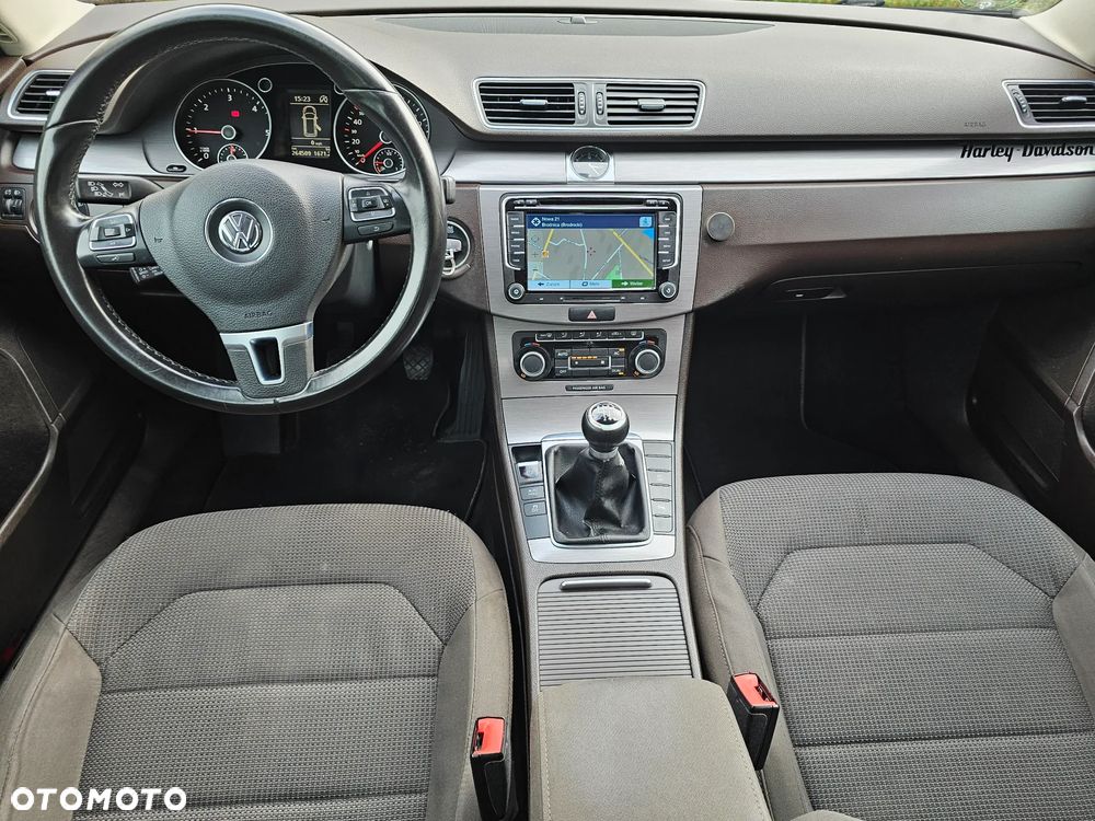 Volkswagen Passat - 13