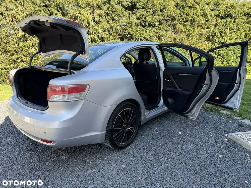 Toyota Avensis 1.8 Style - 35