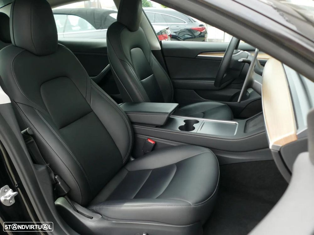 Tesla Model 3 Long Range Tração Traseira - 29