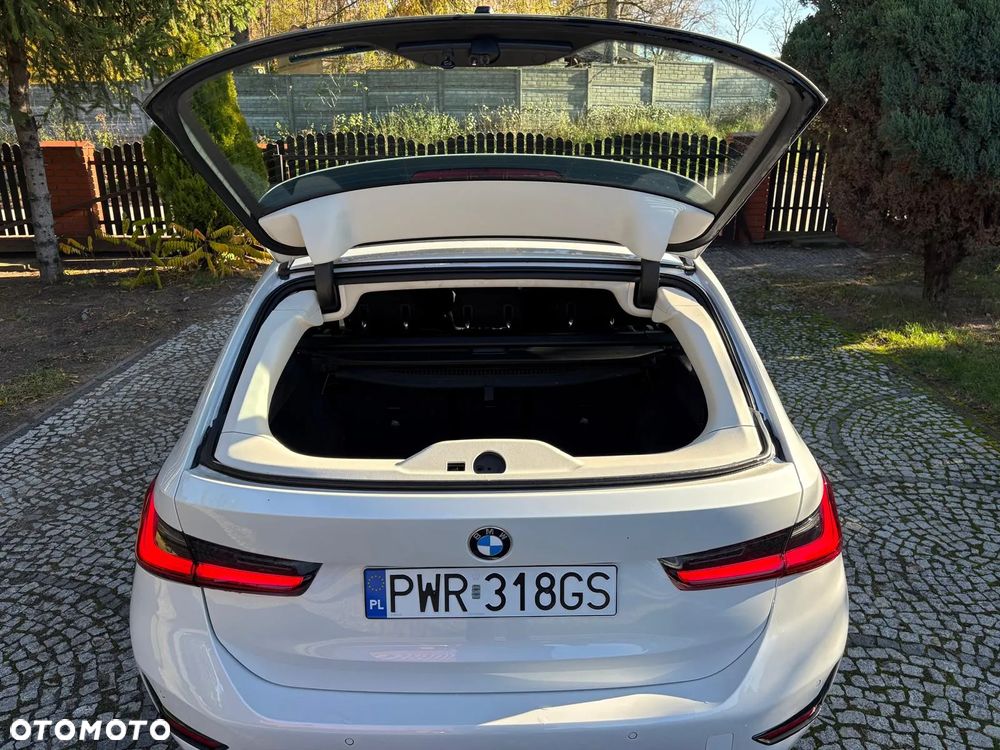 BMW Seria 3 318d Touring Sport Line - 11