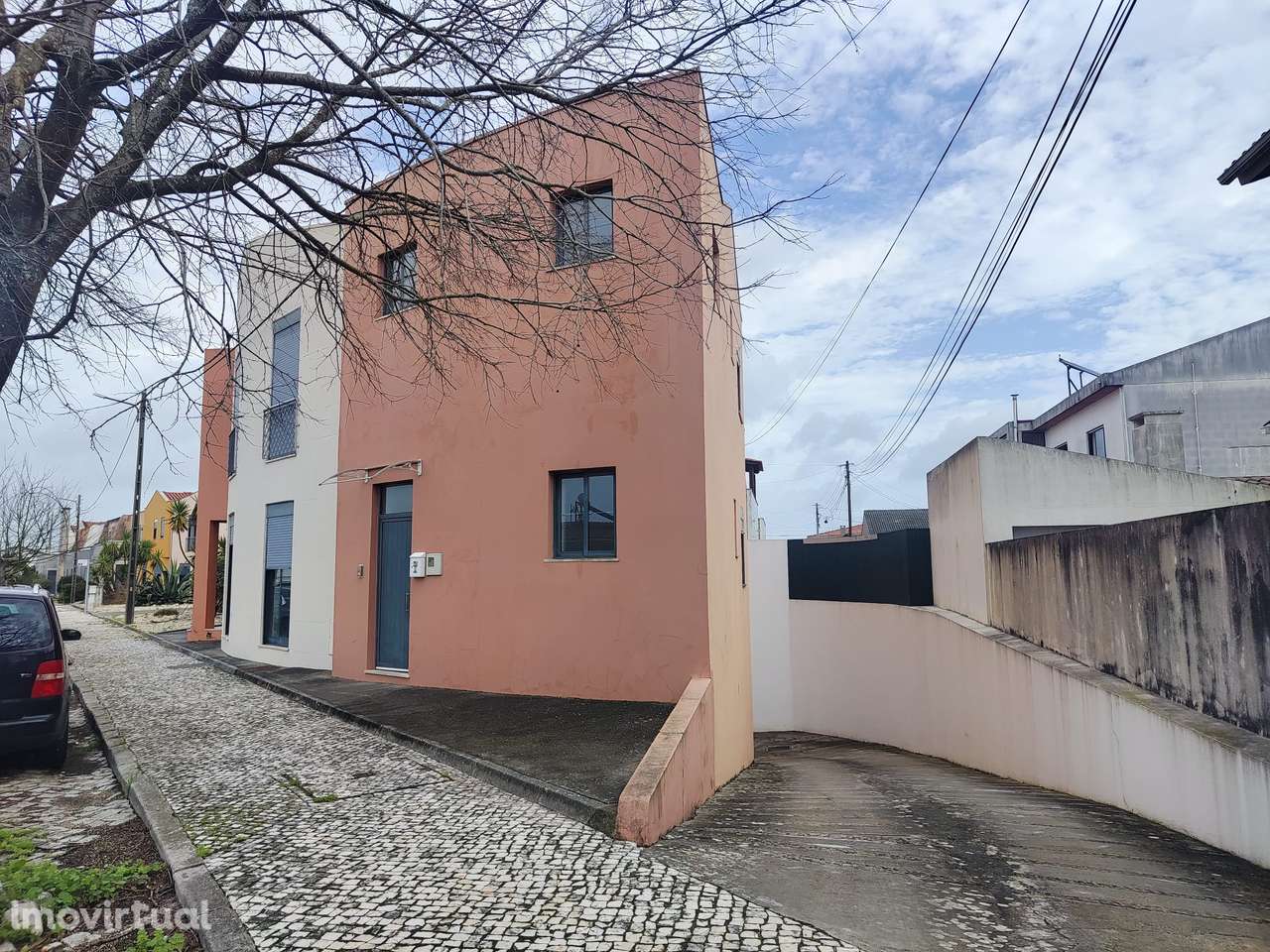 Moradia geminada (ponta), r/c e 1º andar, a 5min. do centro da cidade! - Grande imagem: 2/21