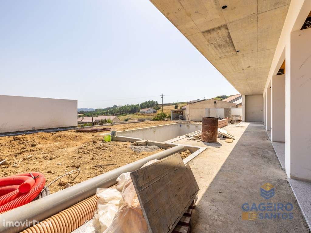 Moradia T3 com piscina, em construção, a 10 minutos da baía de São ... - Grande imagem: 2/36