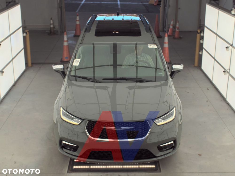 Chrysler Pacifica - 4