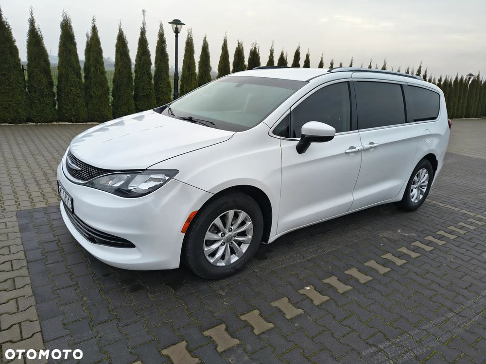 Chrysler Pacifica - 11