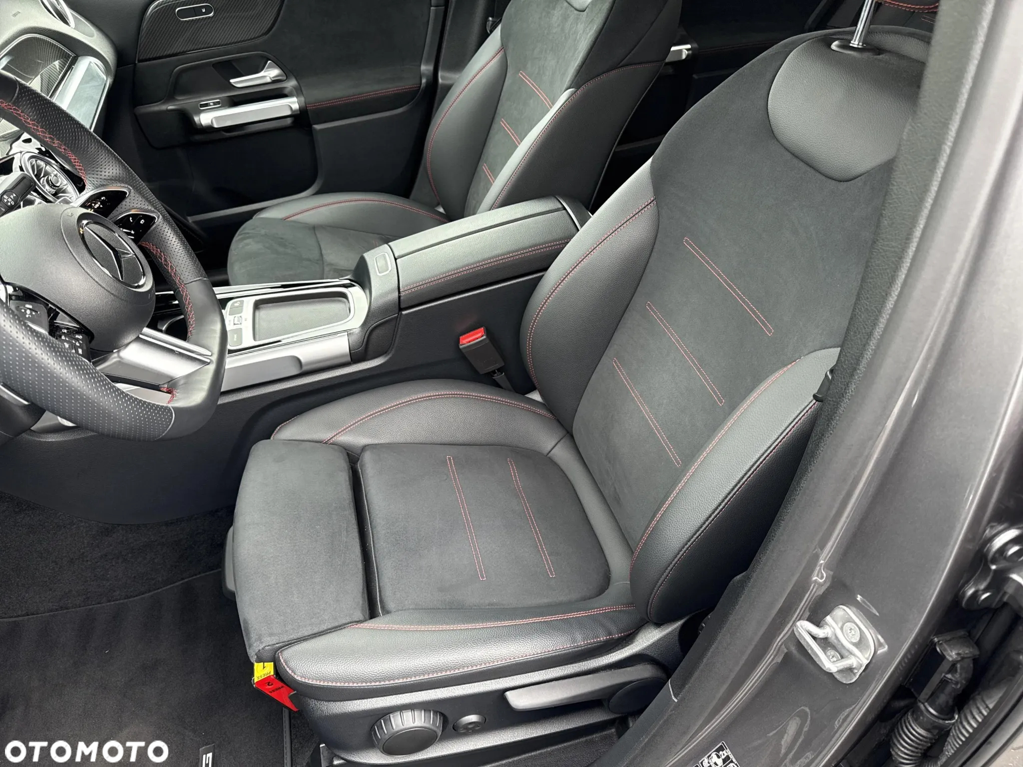 Mercedes-Benz GLB 200 7G-DCT AMG Line - 12