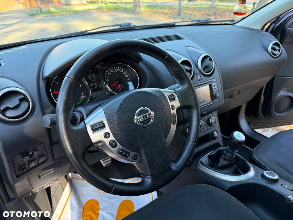 Nissan Qashqai - 25