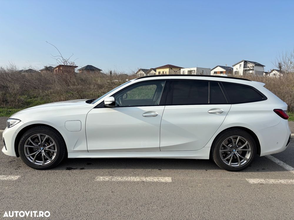 BMW Seria 3 330e Aut. Sport Line - 3