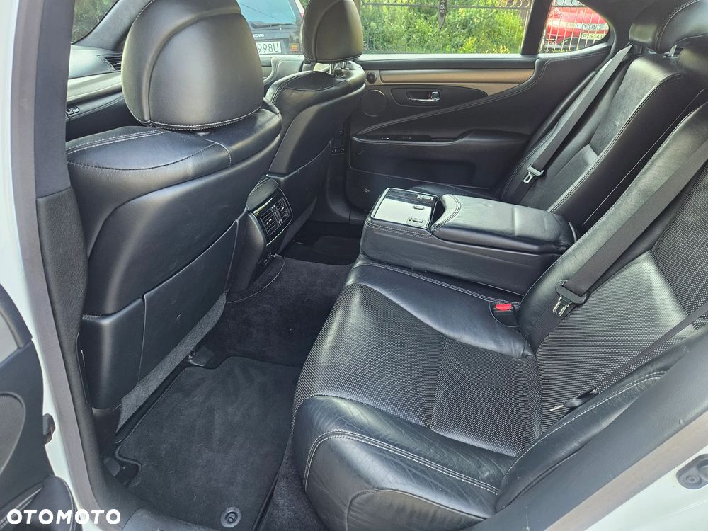 Lexus LS 600h F Sport - 10