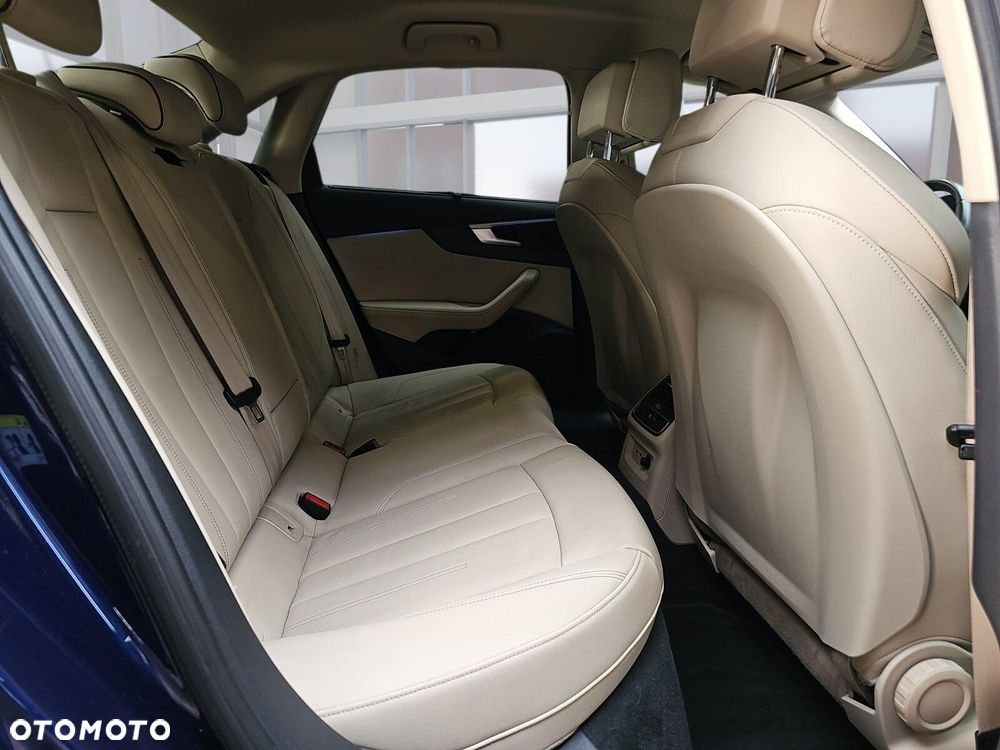 Audi A4 Limousine - 12