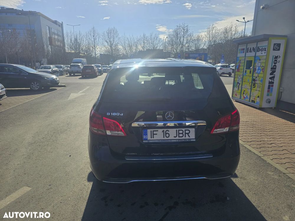 Mercedes-Benz EQB - 7