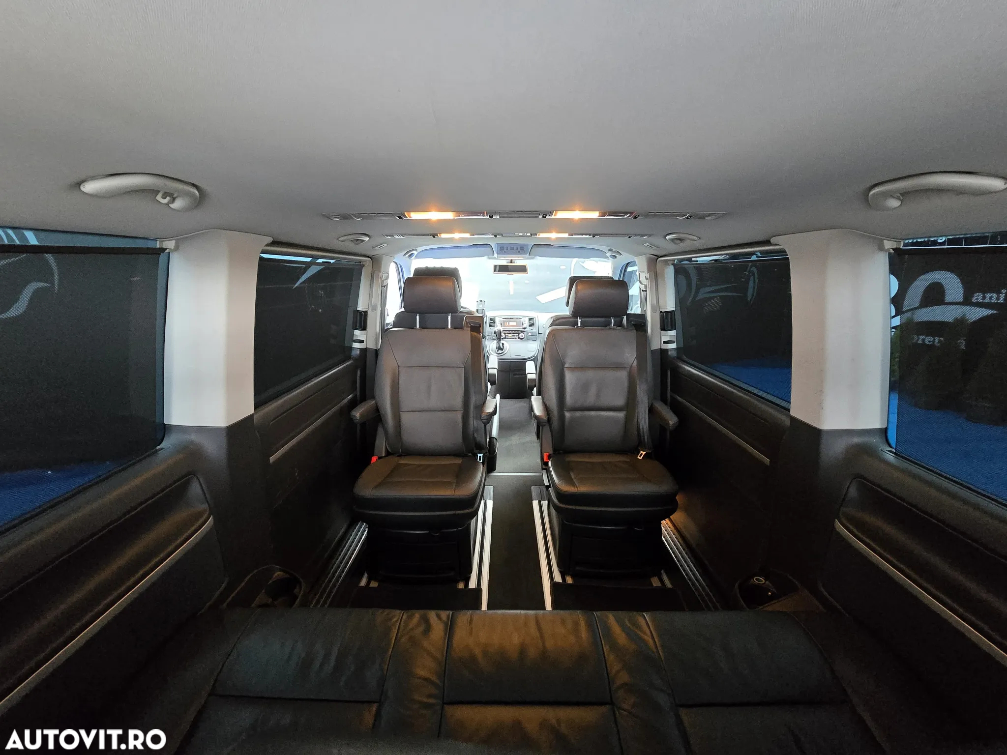 Volkswagen Caravelle - 8