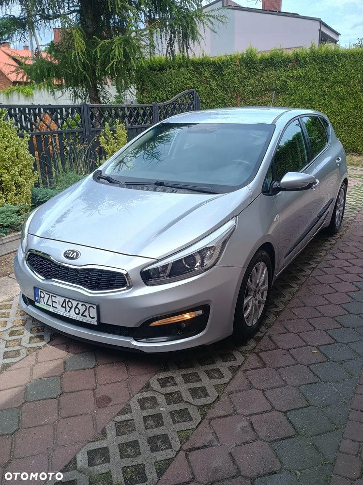 Kia Ceed 1.6 CRDi 136 ISG Dream Team Edition - 2