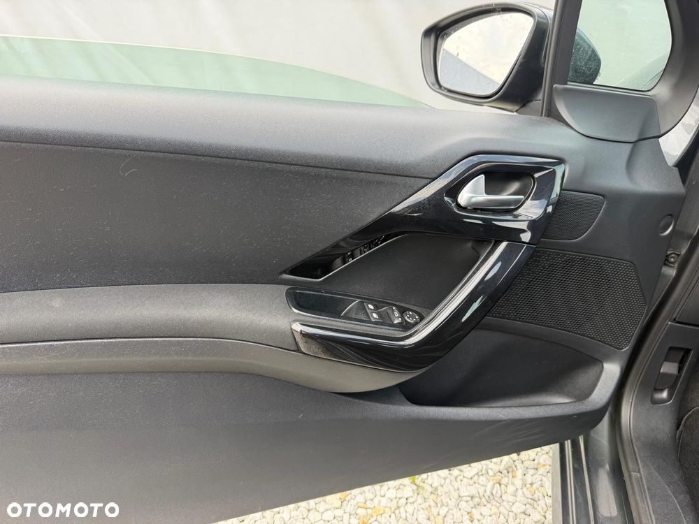 Peugeot 208 1.2 PureTech Active - 19