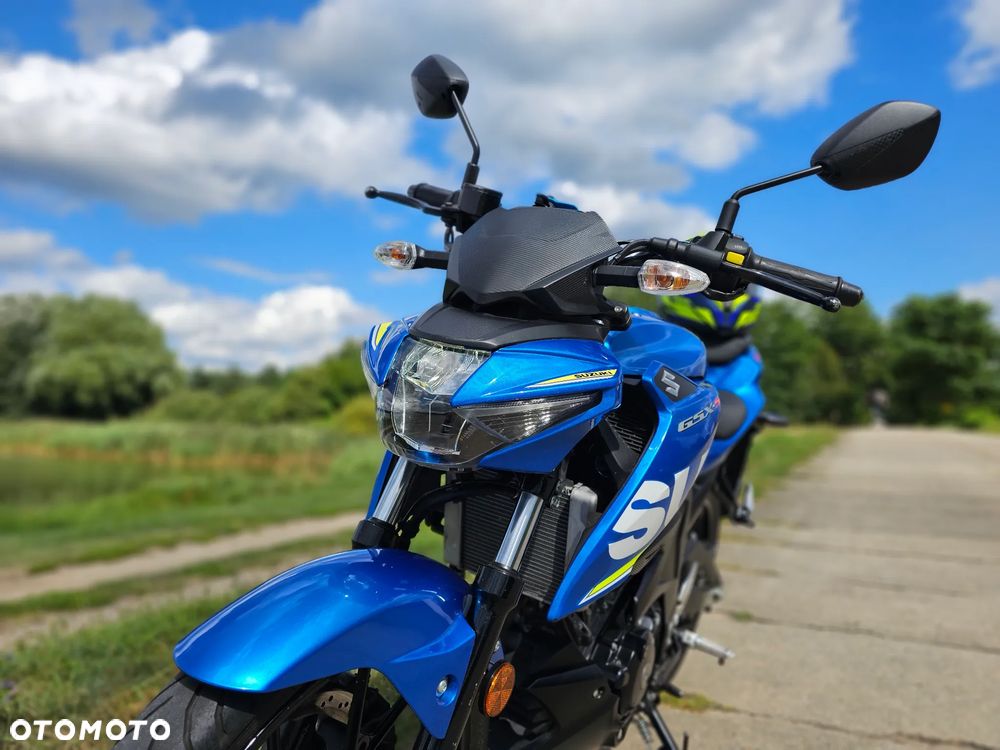 Suzuki GSX - 24