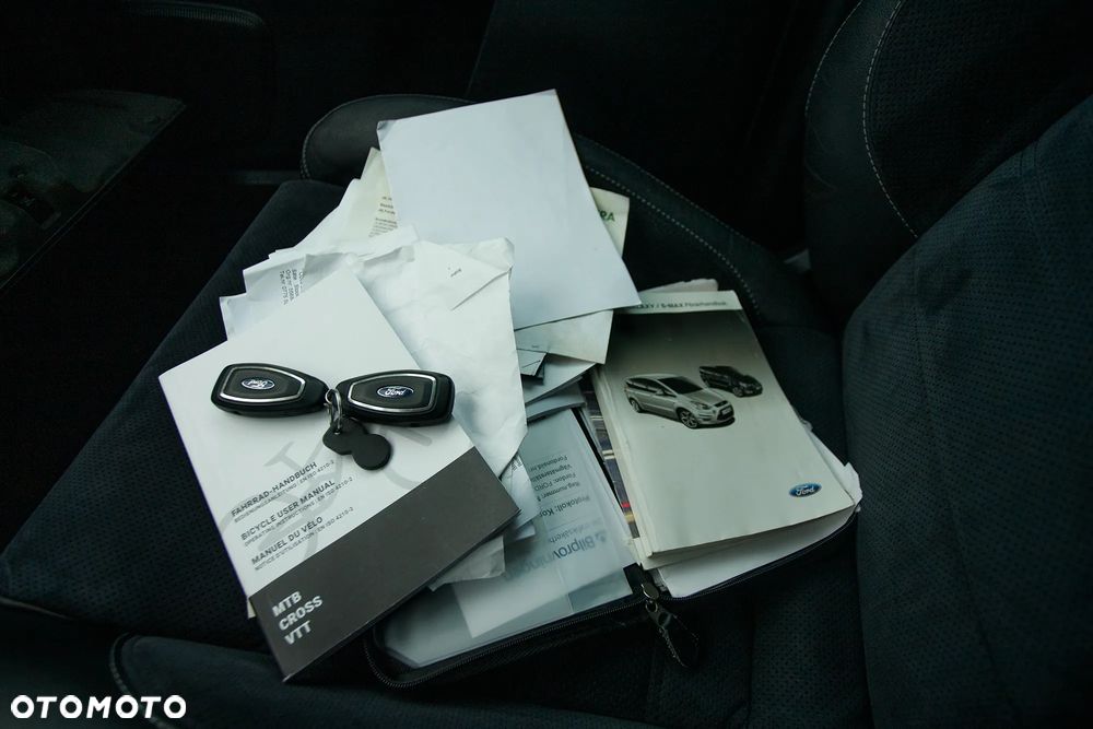 Ford S-Max 2013 photo 2