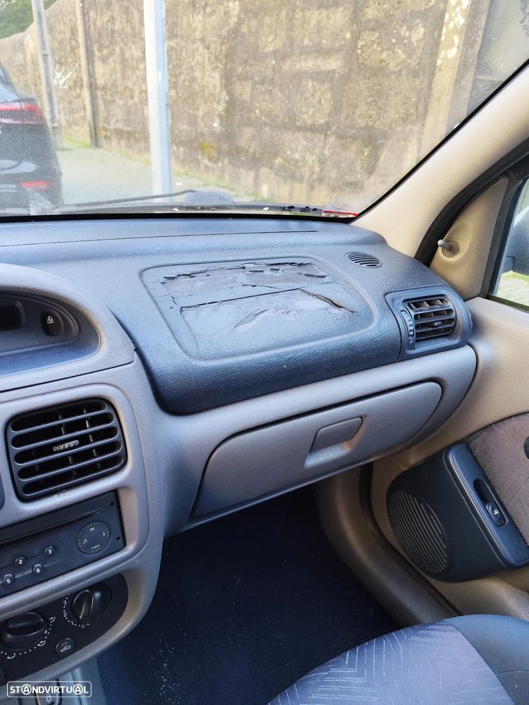 Renault Clio 1.2 16V Expression - 4