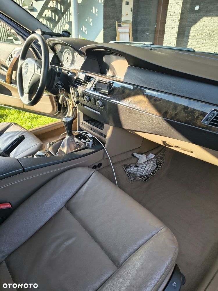 BMW Seria 5 525d - 36