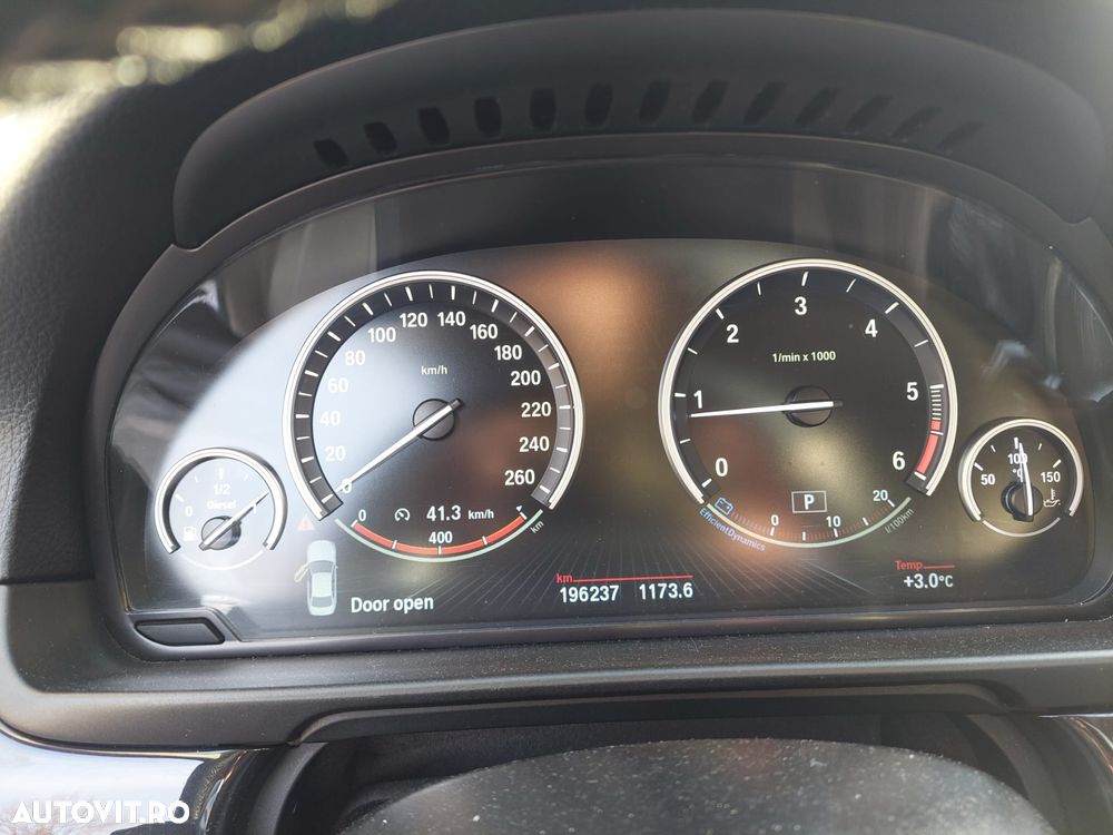 BMW Seria 5 520d Aut. Luxury Line - 2