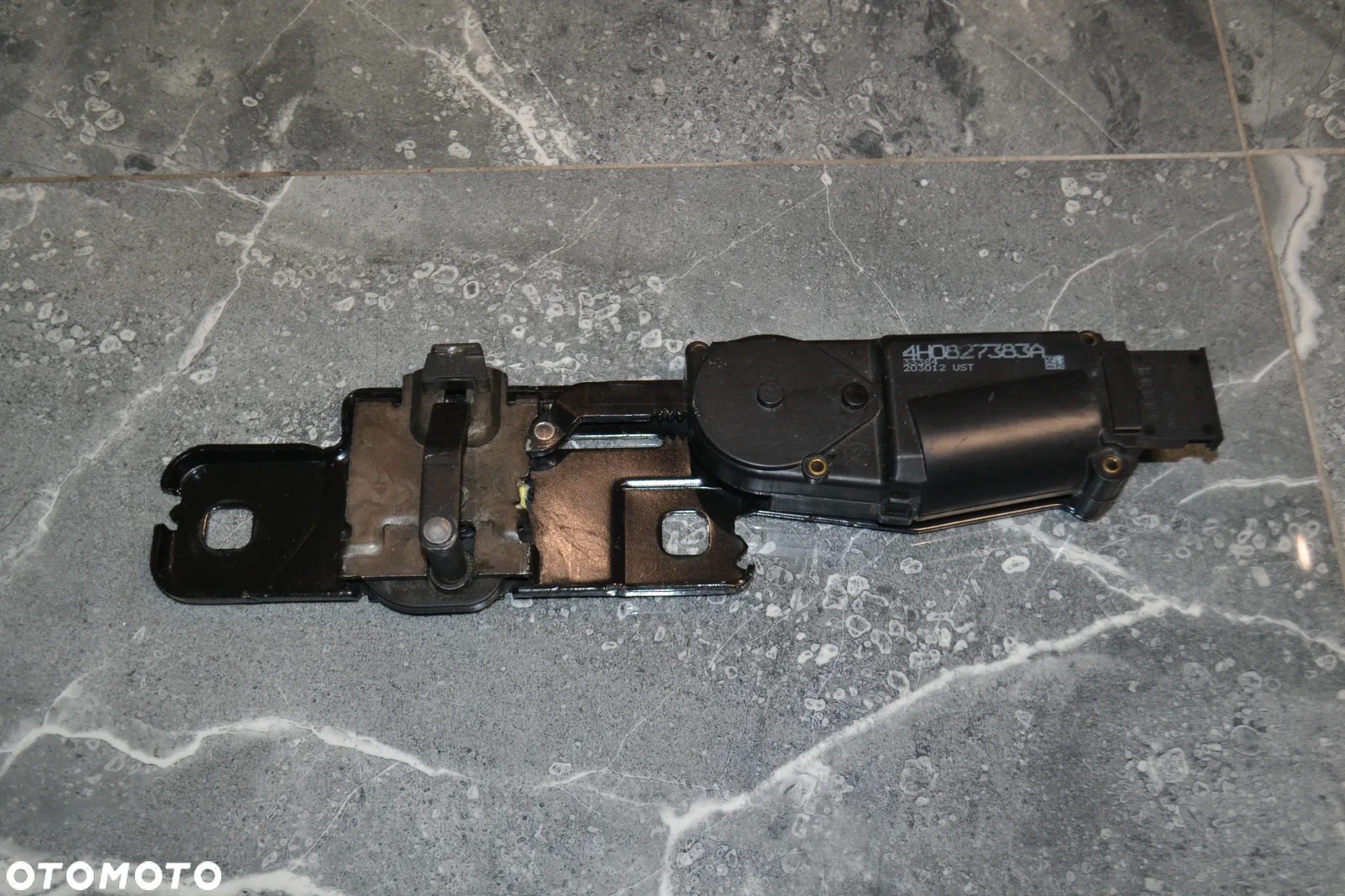 AUDI A4 B8 A6 C7 Q5 Q7 DOCIĄG ZAMEK KLAPY BAGAŻNIKA 4H0827383A - 2
