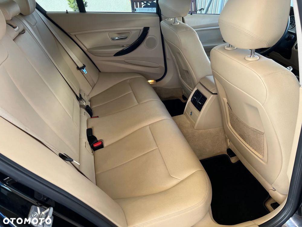 BMW Seria 3 328i - 10