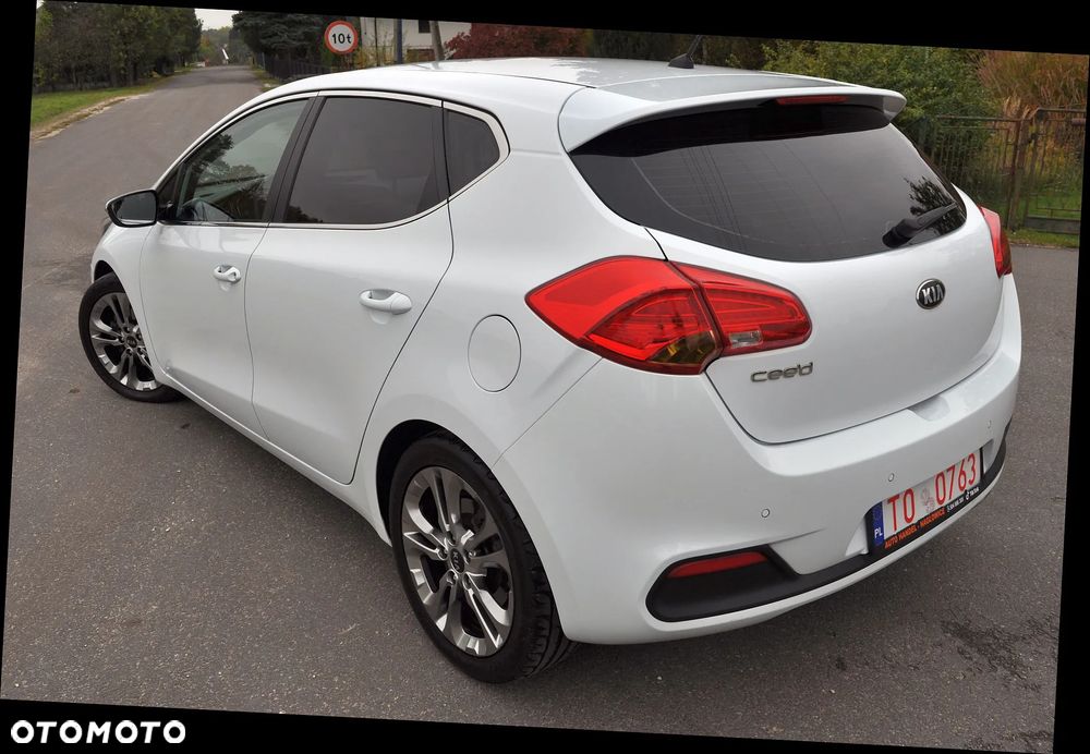 Kia Ceed 2012 photo 2
