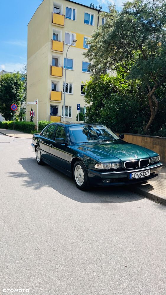 BMW Seria 7 - 12