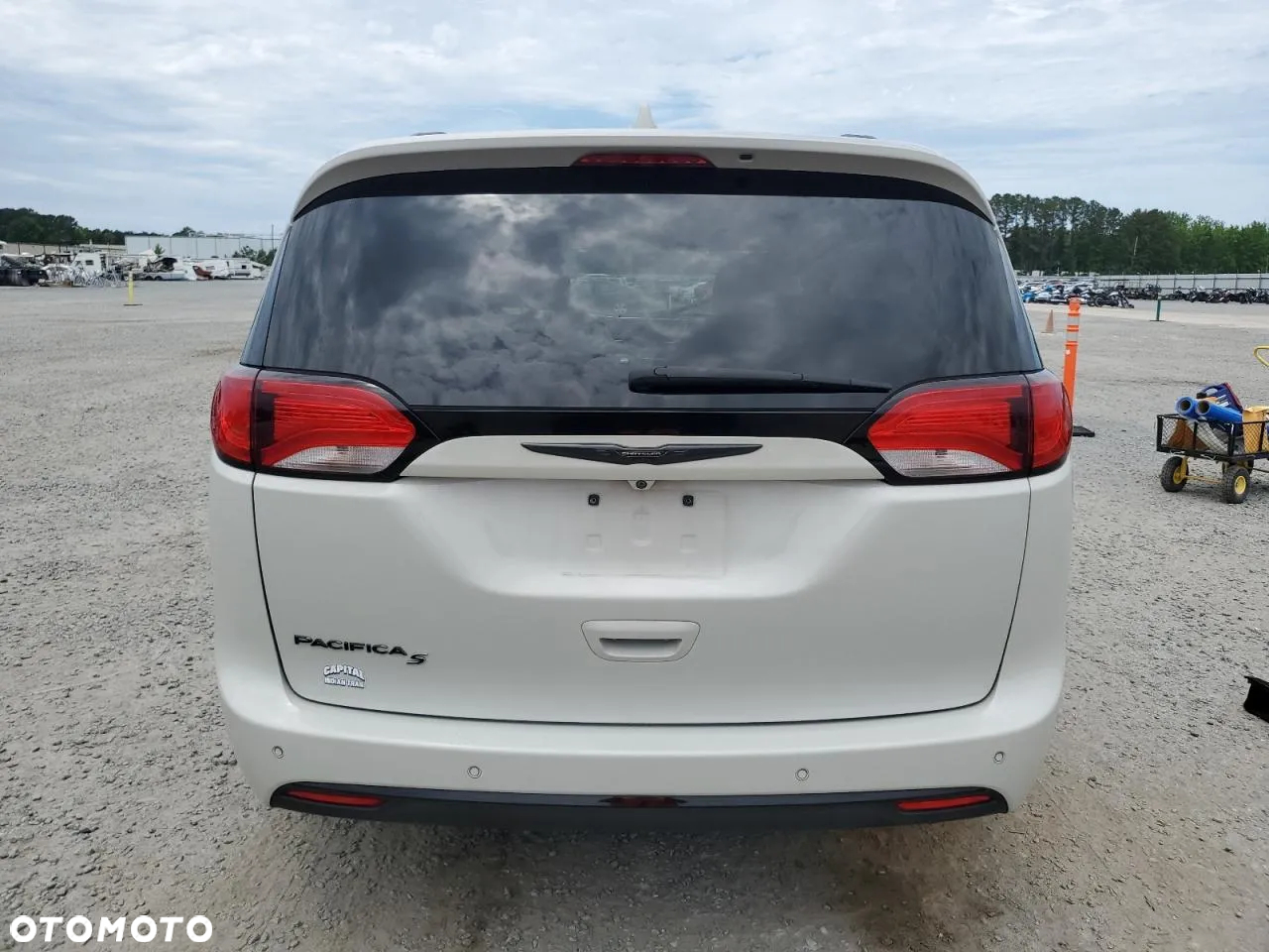 Chrysler Pacifica - 6