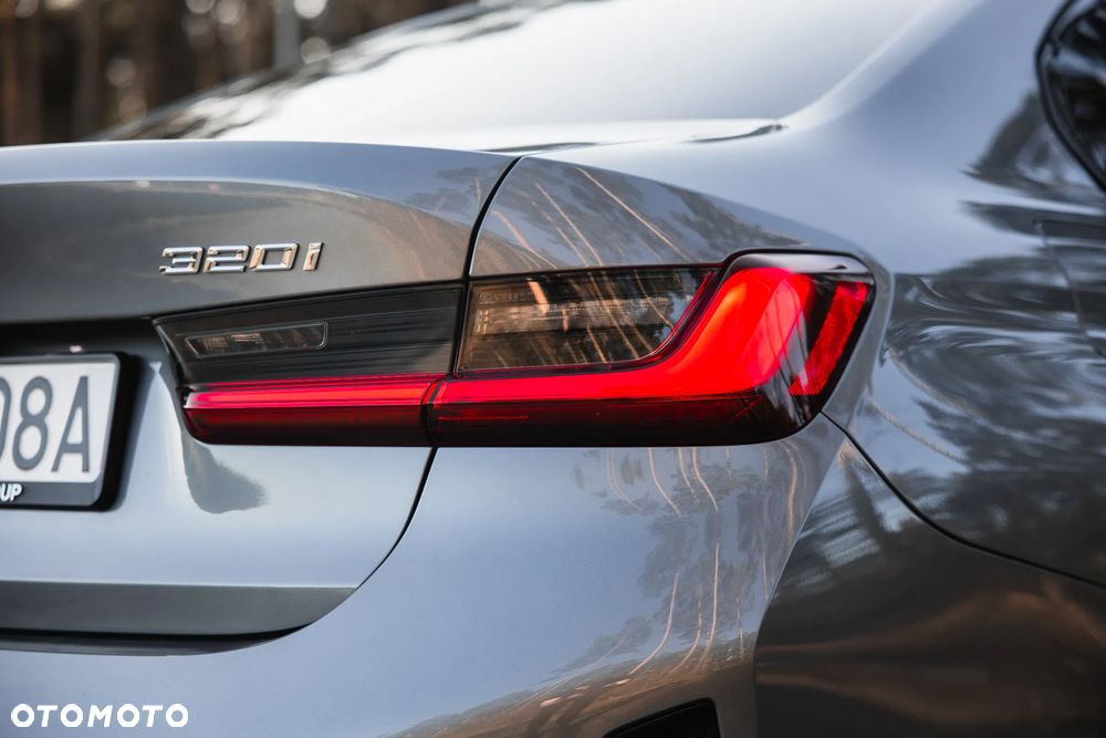 BMW Seria 3 320i Sport Line - 16