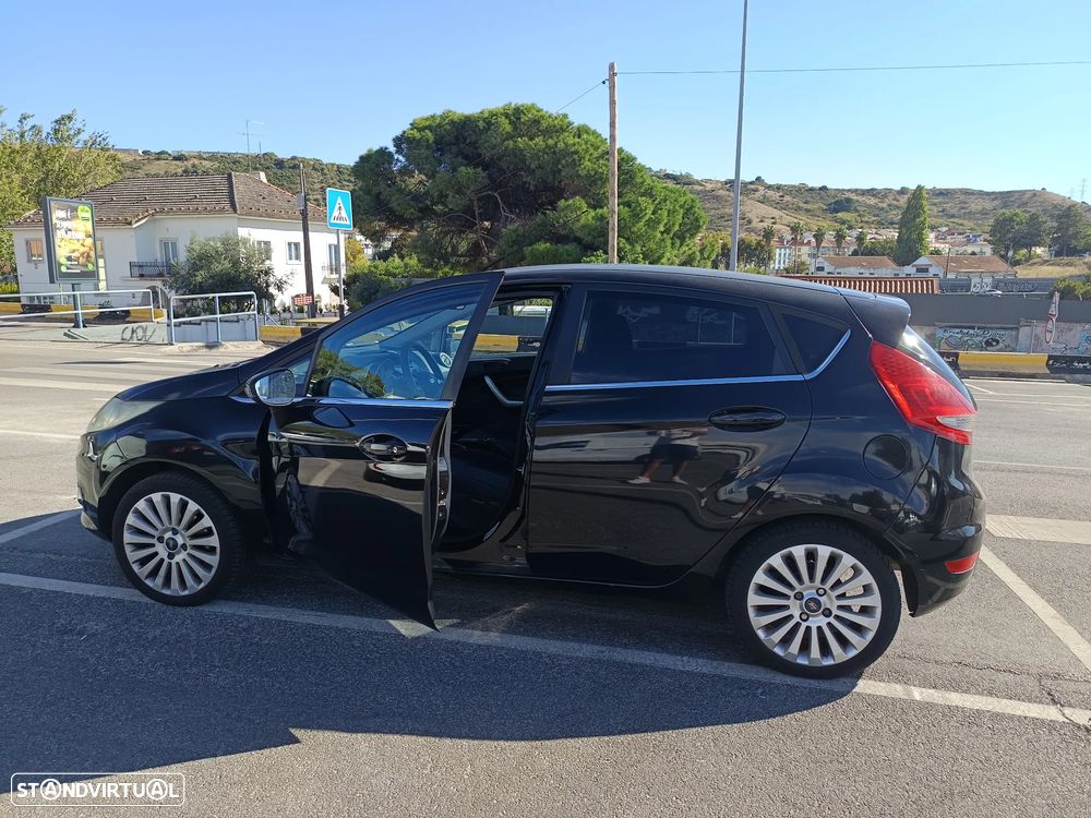 Ford Fiesta - 12