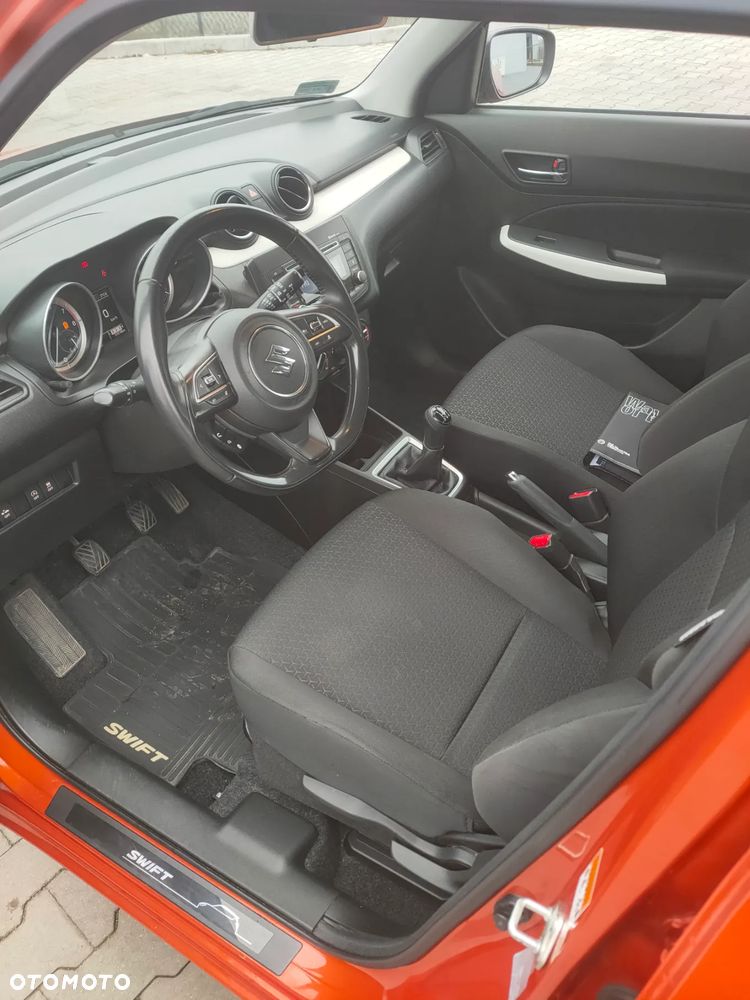 Suzuki Swift 1.2 Premium Plus - 11