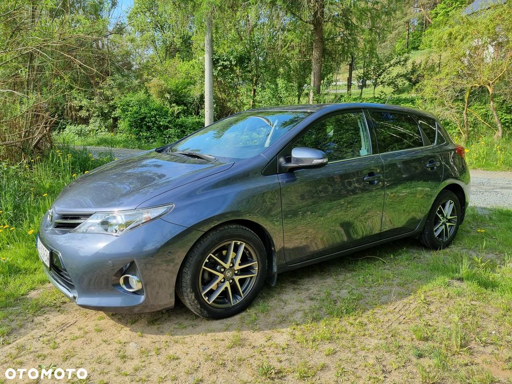 Toyota Auris 1.6 Premium + - 1